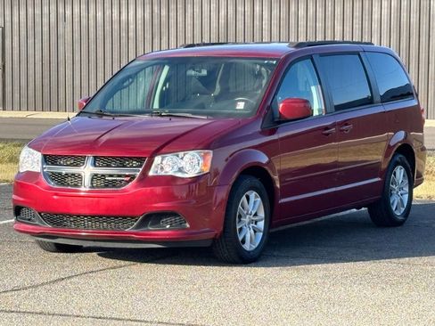 Used 2015 Dodge Grand Caravan SXT image 3