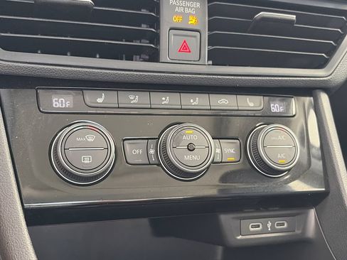 Certified 2023 Volkswagen Jetta SE FWD image 22