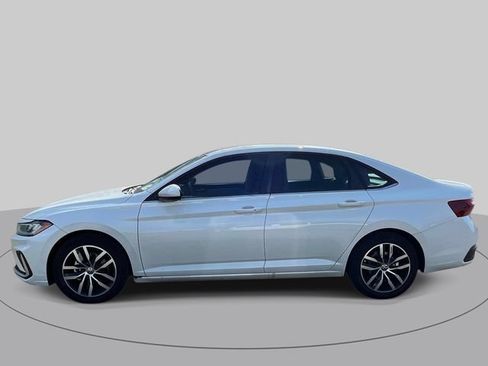 Used 2025 Volkswagen Jetta SE FWD image 6