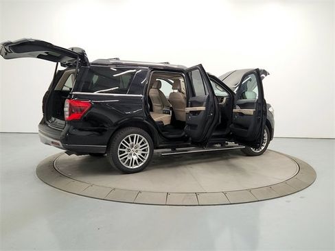 Used 2024 Ford Expedition Limited image 15