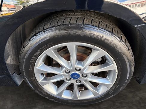 Used 2017 Ford Fusion SE w/ Fusion SE Technology Package FWD image 40