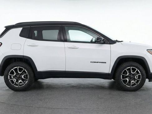 Used 2025 Jeep Compass Trailhawk AWD/4WD image 11