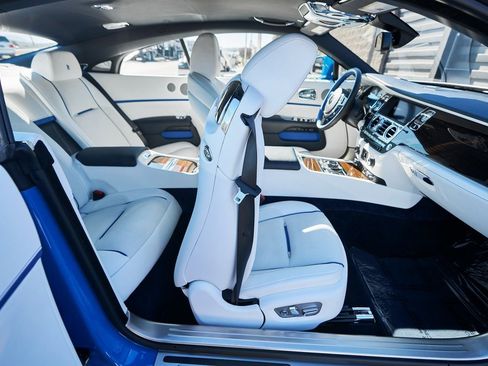 Used 2020 Rolls-Royce Wraith image 41