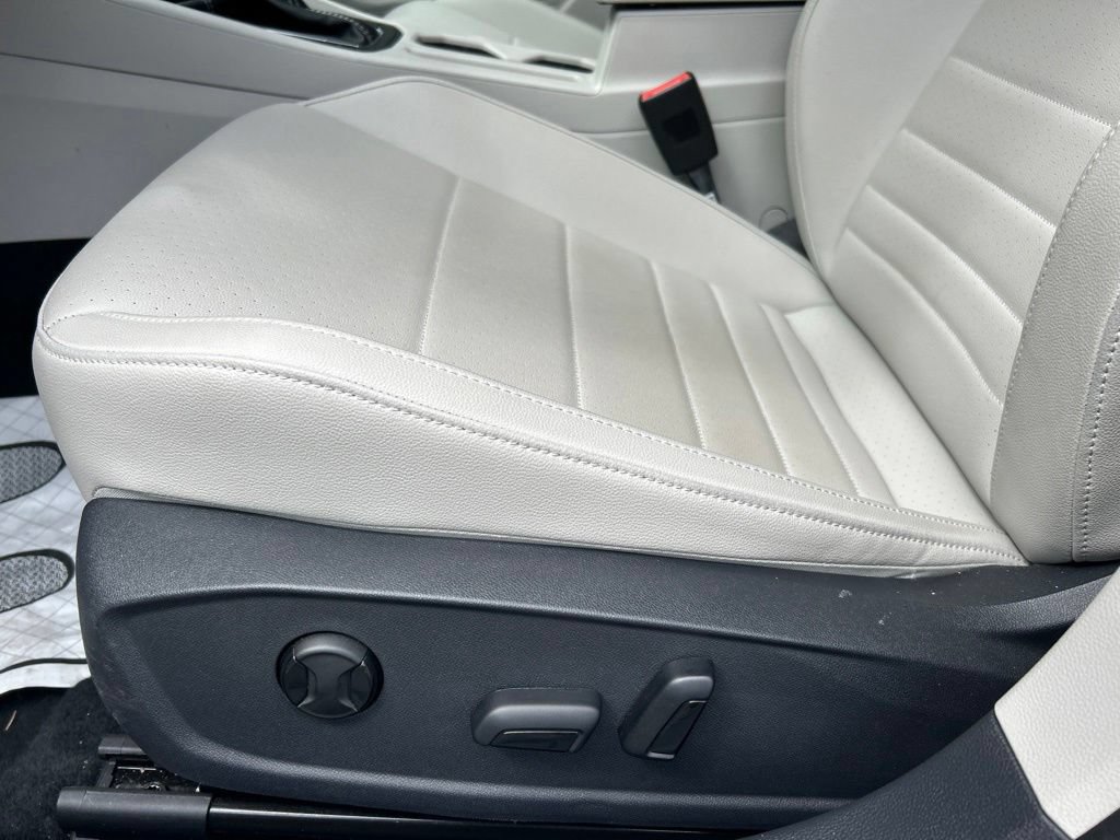 Used 2023 Volkswagen Jetta SE FWD image 14