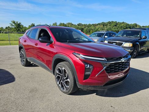 Used 2024 Chevrolet Trax RS w/ Sunroof Package FWD image 9