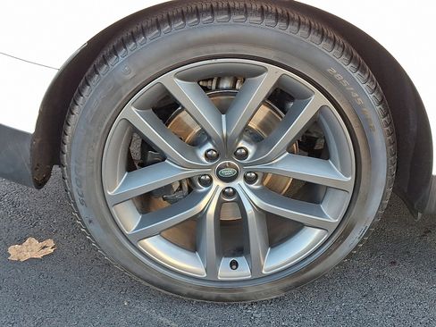 Used 2024 Land Rover Range Rover Sport SE image 11