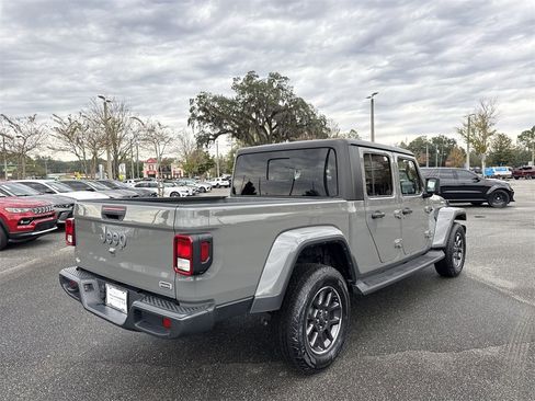 Used 2023 Jeep Gladiator Overland image 3