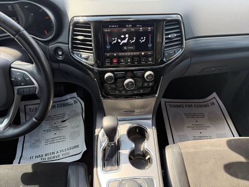 Used 2022 Jeep Grand Cherokee Laredo X AWD/4WD image 11