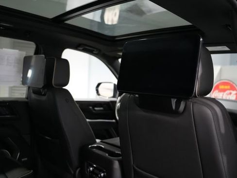Used 2025 GMC Yukon Elevation w/ Elevation Premium Package AWD/4WD image 23
