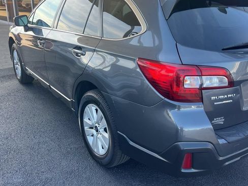 Used 2018 Subaru Outback 2.5i Premium w/ Popular Package #1 AWD/4WD image 3