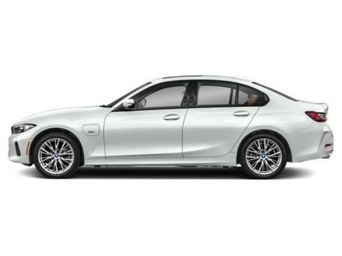 Used 2023 BMW 330e w/ Driving Assistance Package RWD image 4