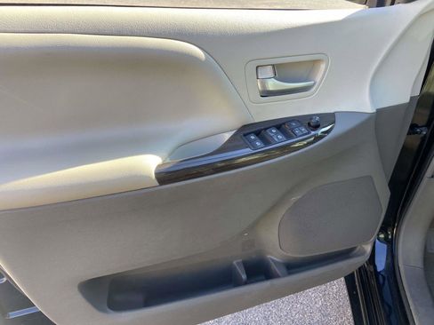 Used 2016 Toyota Sienna XLE image 8
