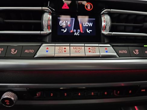 Used 2022 BMW X5 xDrive40i w/ M Sport Package AWD/4WD image 26