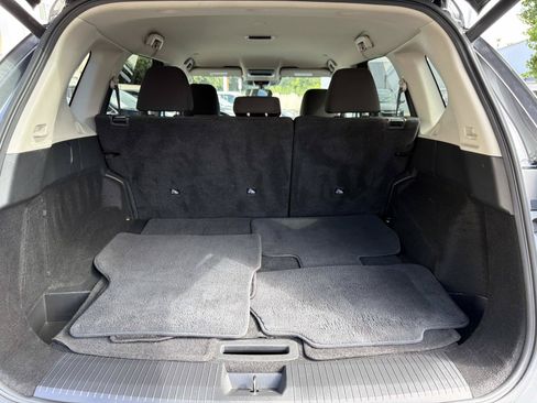 Used 2024 Nissan Rogue SV AWD/4WD image 6