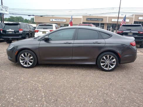 Used 2015 Chrysler 200 S w/ Navigation & Sound Group I FWD image 4