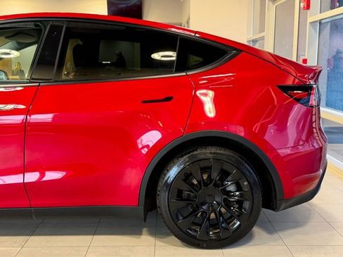 Used 2021 Tesla Model Y Long Range image 9