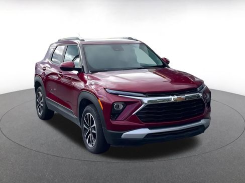 Used 2025 Chevrolet TrailBlazer LT image 3