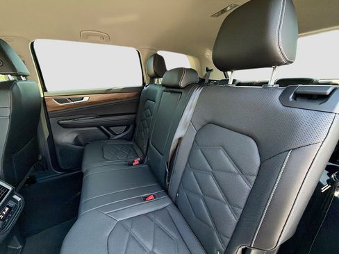 Used 2026 Volkswagen Atlas SE FWD image 20