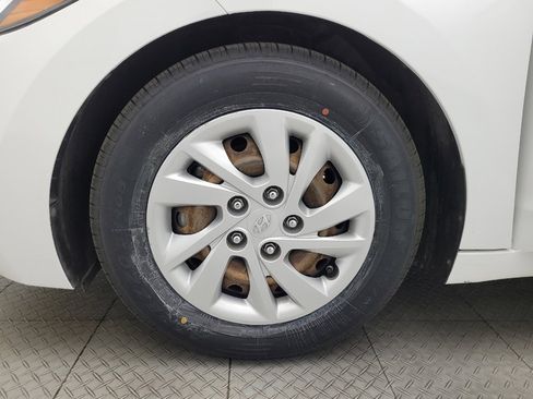 Used 2017 Hyundai Elantra SE image 31