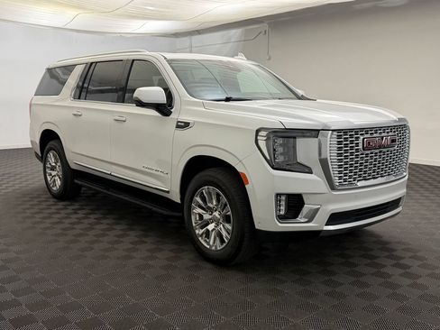Used 2024 GMC Yukon XL Denali w/ Advanced Technology Package AWD/4WD image 7