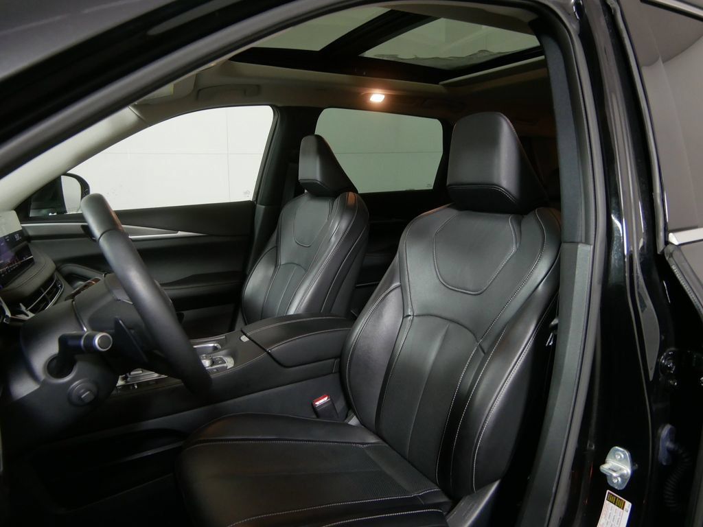 Used 2025 INFINITI QX60 Luxe AWD/4WD image 8