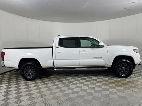 Used 2022 Toyota Tacoma SR5 AWD/4WD image 3