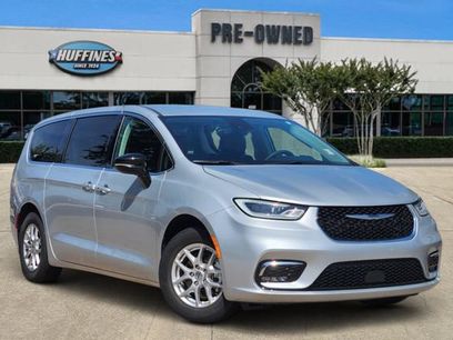 Used 2024 Chrysler Pacifica Touring-L