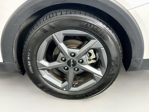 Used 2025 Kia K4 FWD image 11