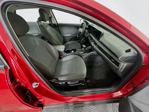 Used 2025 Kia K4 LXS image 29