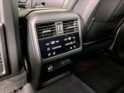 Used 2026 Porsche Cayenne Coupe AWD/4WD image 19
