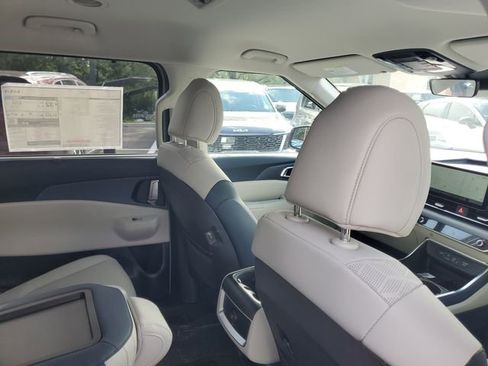 New 2026 Kia Carnival EX FWD image 30