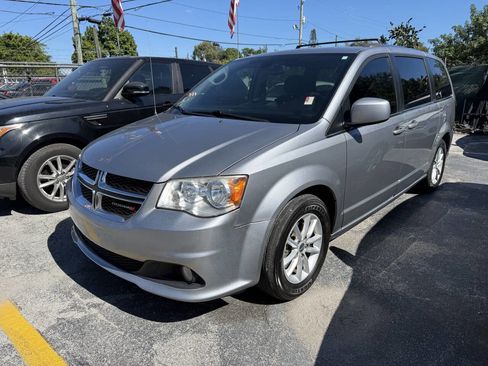 Used 2019 Dodge Grand Caravan SXT image 3