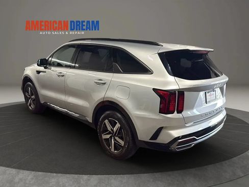 Used 2022 Kia Sorento S w/ Panoramic Sunroof Package FWD image 3