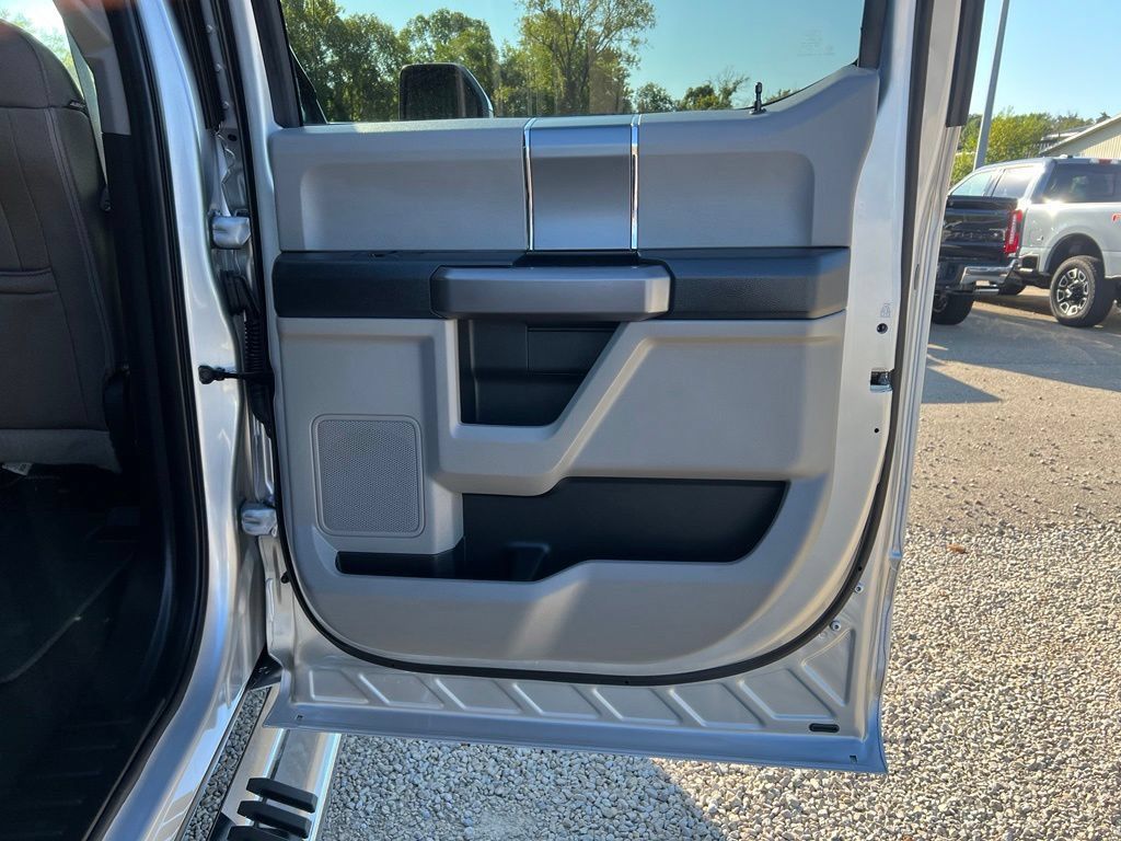 Used 2019 Ford F250 XLT w/ XLT Premium Package AWD/4WD image 18