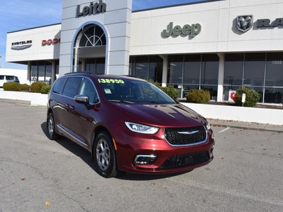 Used 2023 Chrysler Pacifica Limited w/ Trailer Tow Group