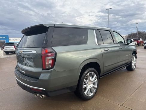 Used 2024 Chevrolet Suburban High Country w/ Advanced Technology Package image 3