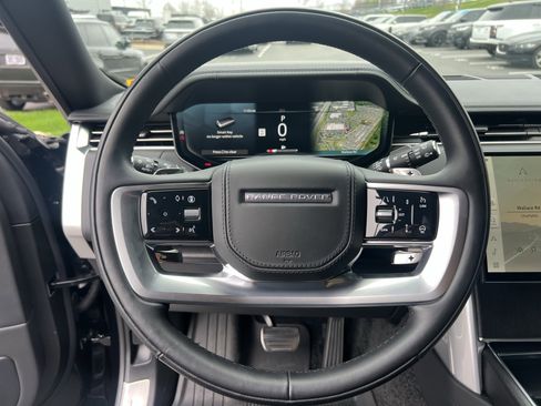 Used 2025 Land Rover Range Rover SE image 19