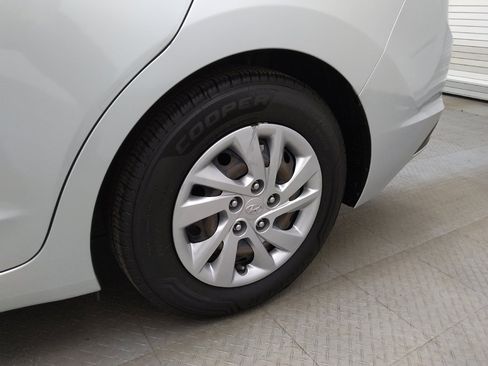Used 2019 Hyundai Elantra SE FWD image 31