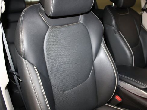 Used 2023 Genesis GV70 2.5T w/ Advanced Package image 34