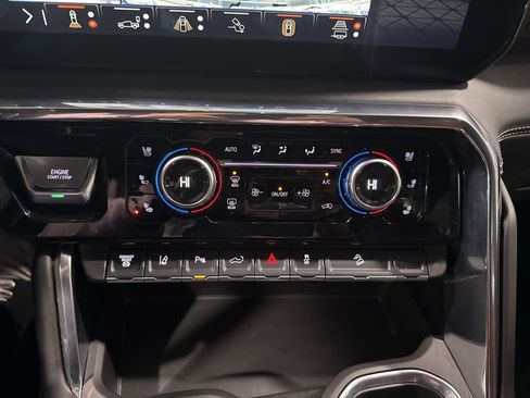 Used 2025 GMC Sierra 2500 Denali Ultimate image 9