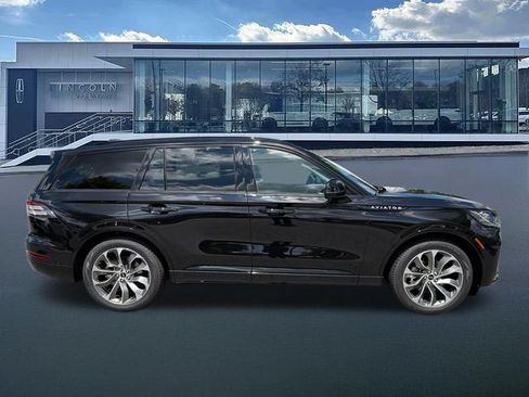 New 2026 Lincoln Aviator 2WD w/ Jet Appearance Package image 9