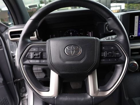 Used 2025 Toyota 4Runner SR5 AWD/4WD image 30