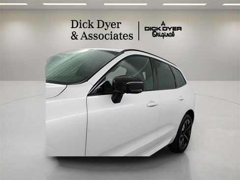 New 2026 Volvo XC90 B5 Ultra w/ Protection Package Premier image 4