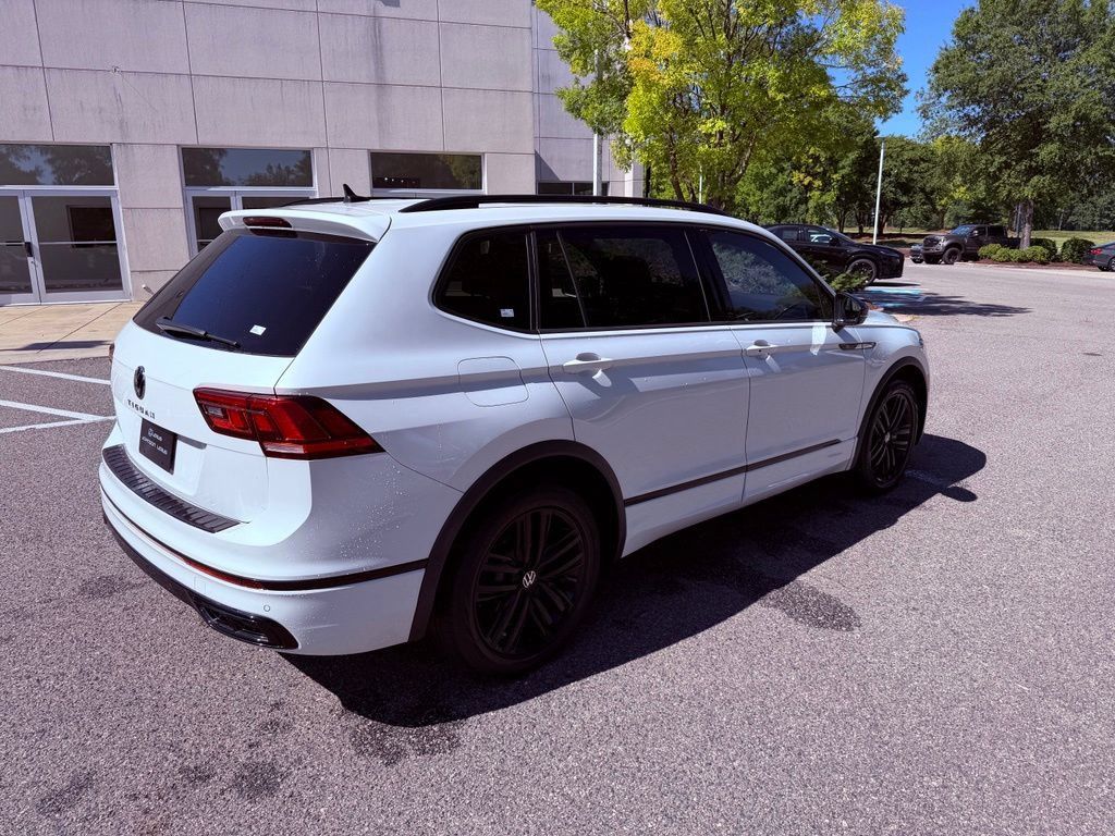 Used 2022 Volkswagen Tiguan SE R-Line FWD image 13