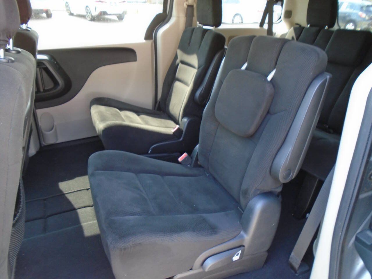 Used 2015 Dodge Grand Caravan SE w/ Quick Order Package 29E SE FWD image 9