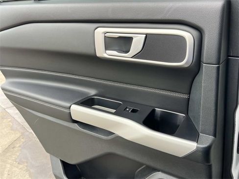 Used 2023 Ford Explorer XLT image 19