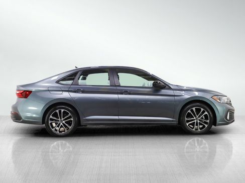 Used 2023 Volkswagen Jetta Sport image 6