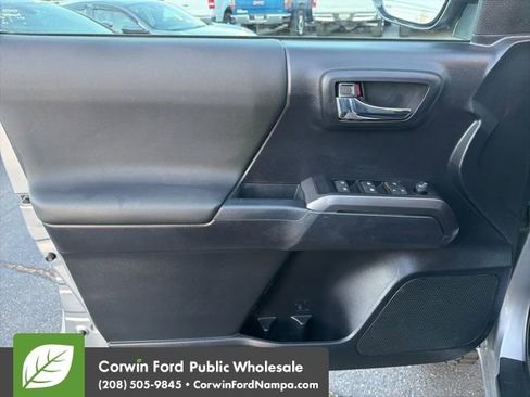 Used 2021 Toyota Tacoma TRD Off-Road image 14