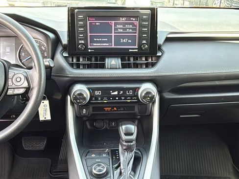 Used 2021 Toyota RAV4 LE AWD/4WD image 34