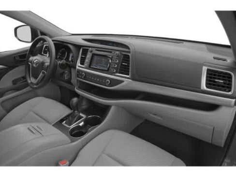 Used 2019 Toyota Highlander LE image 15